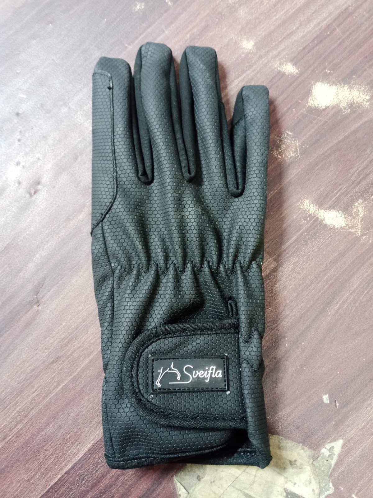 Leather riding gloves